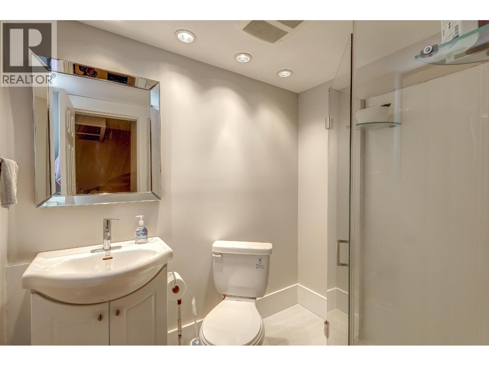 512 MENTMORE STREET, Coquitlam
