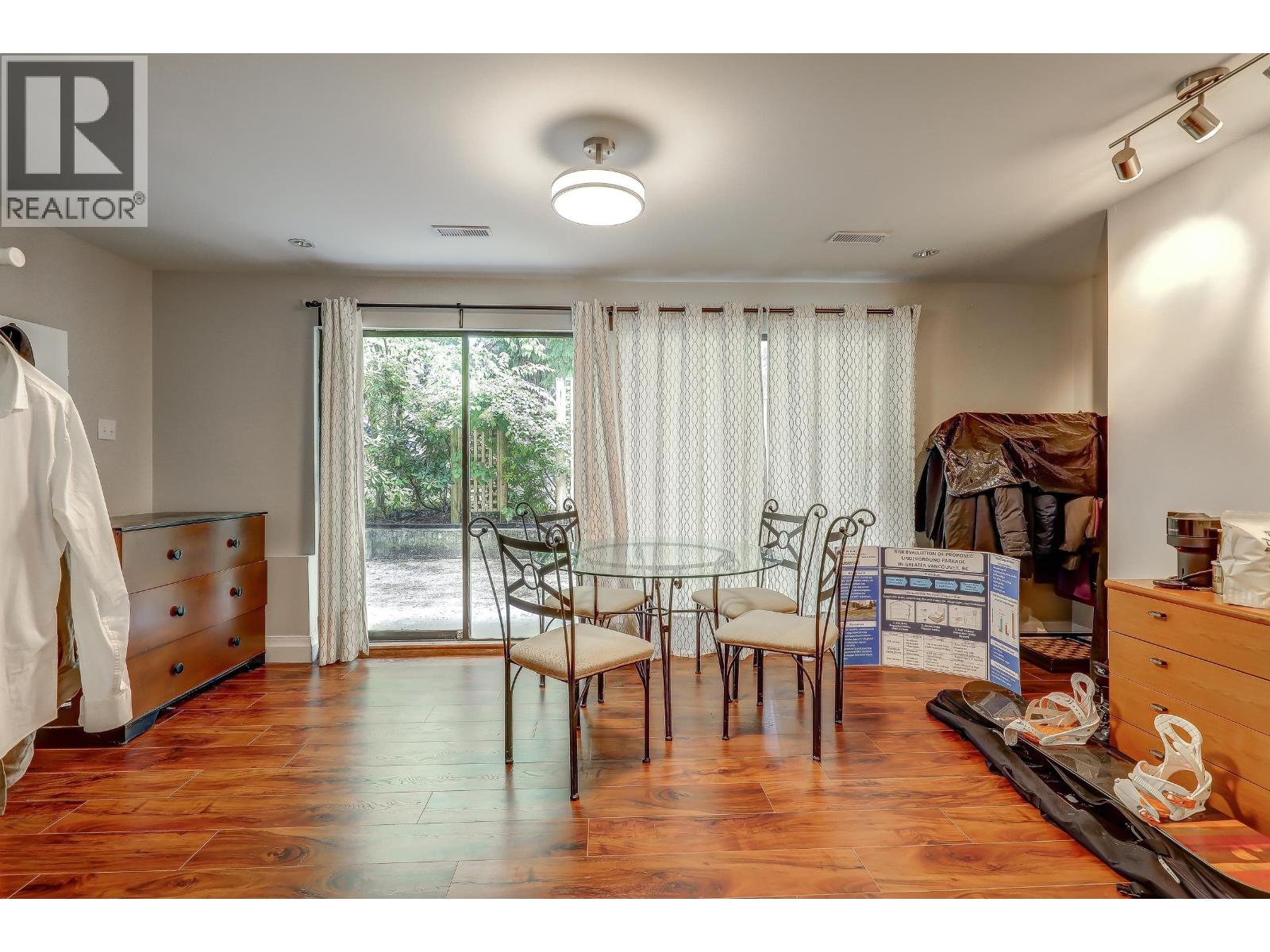 512 MENTMORE STREET, Coquitlam