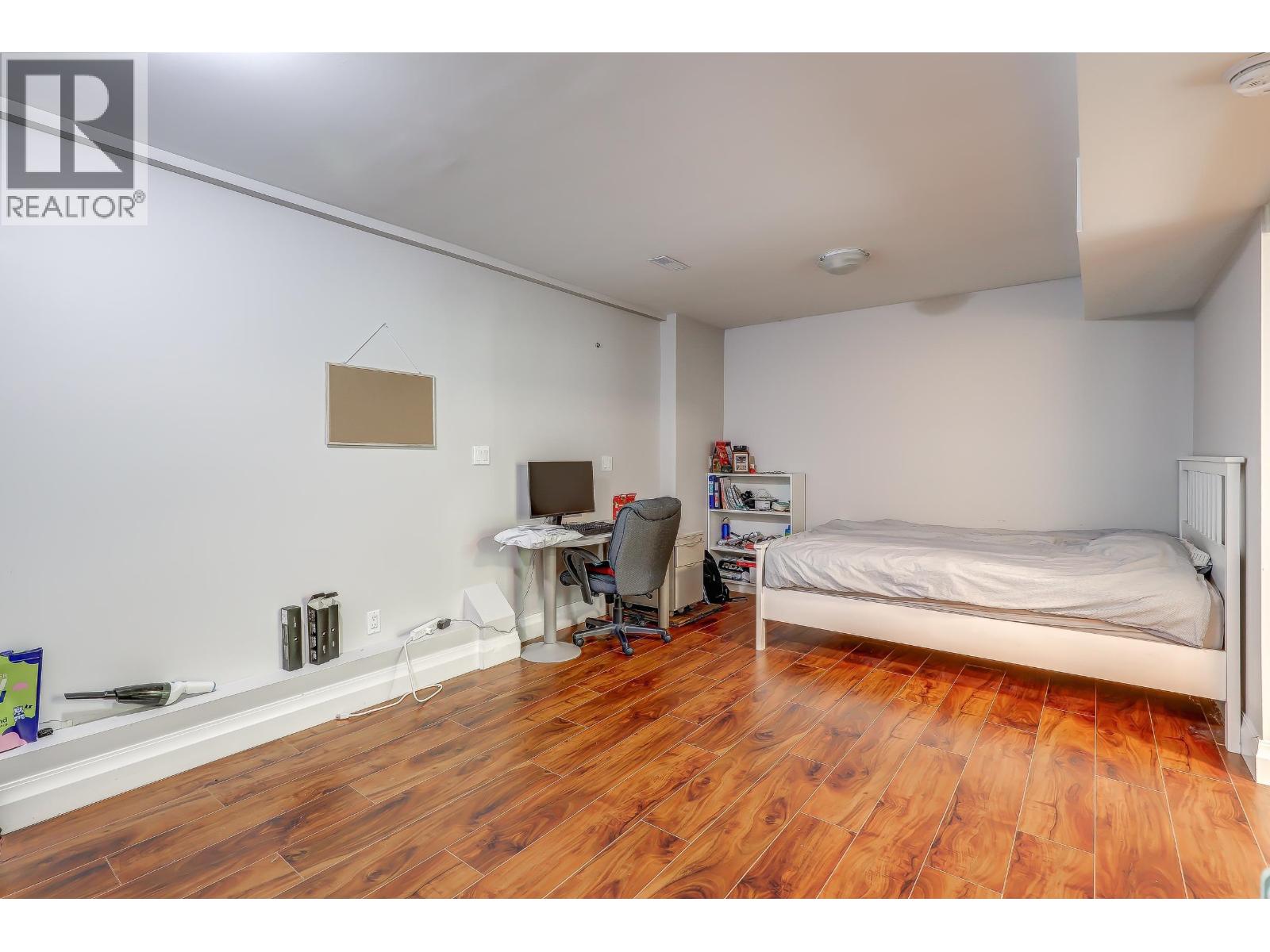 512 MENTMORE STREET, Coquitlam