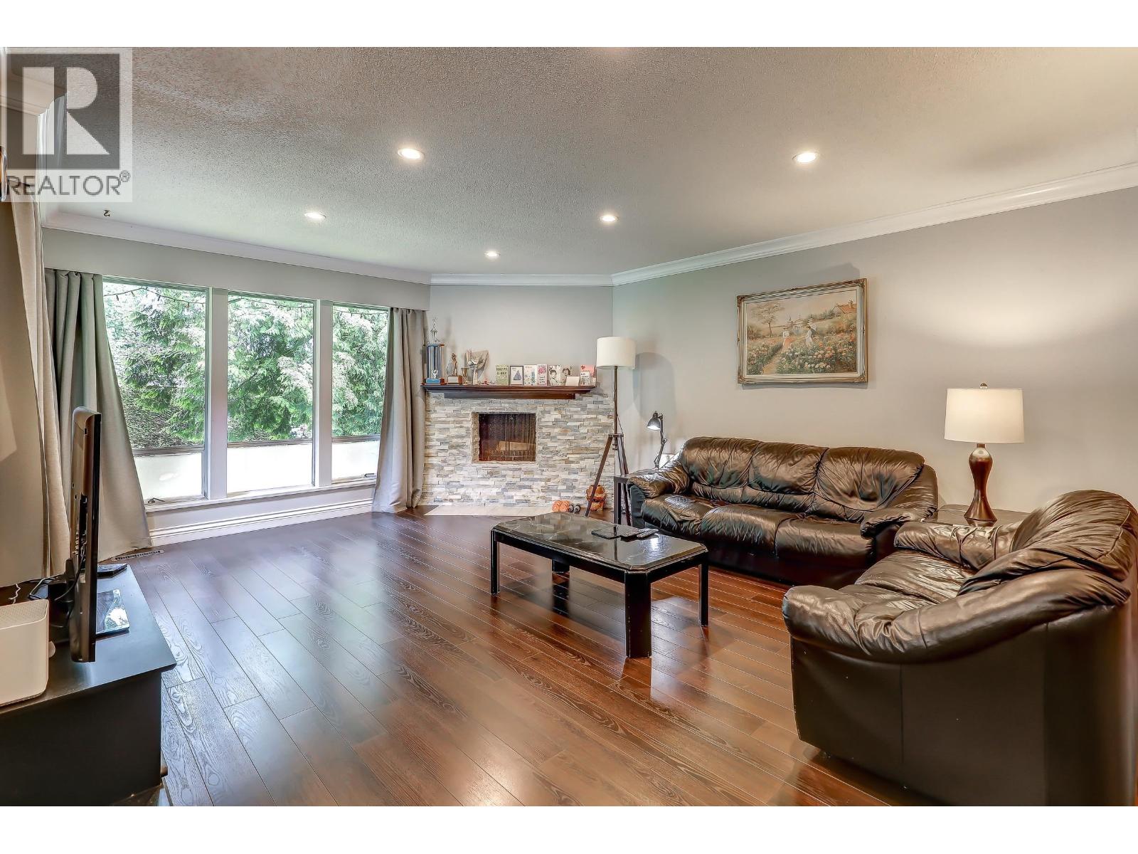 512 MENTMORE STREET, Coquitlam