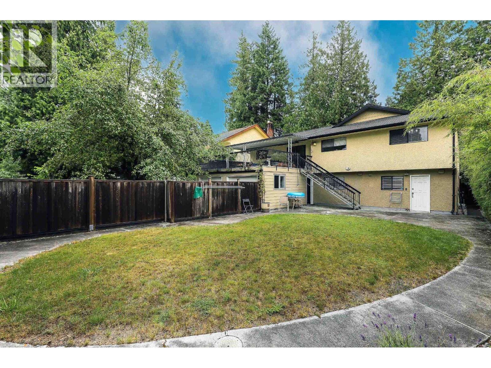 512 MENTMORE STREET, Coquitlam