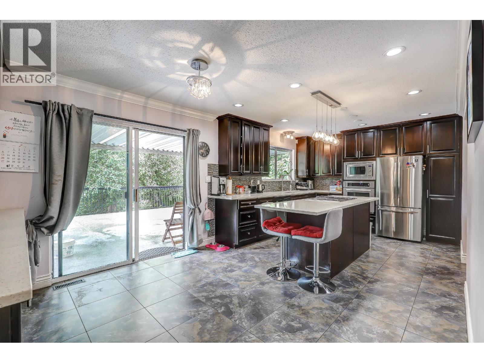 512 MENTMORE STREET, Coquitlam