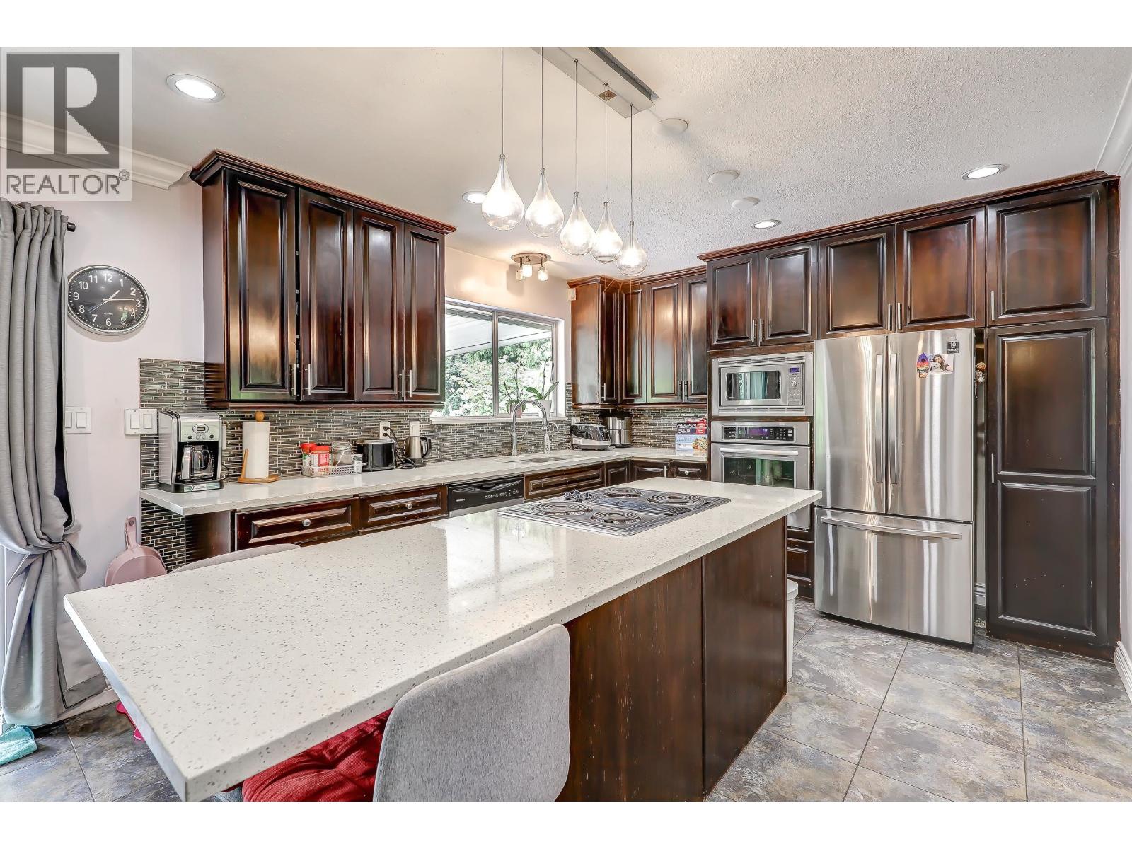512 MENTMORE STREET, Coquitlam