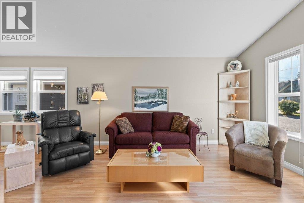 3 1231 10 Street Southwest, Salmon Arm