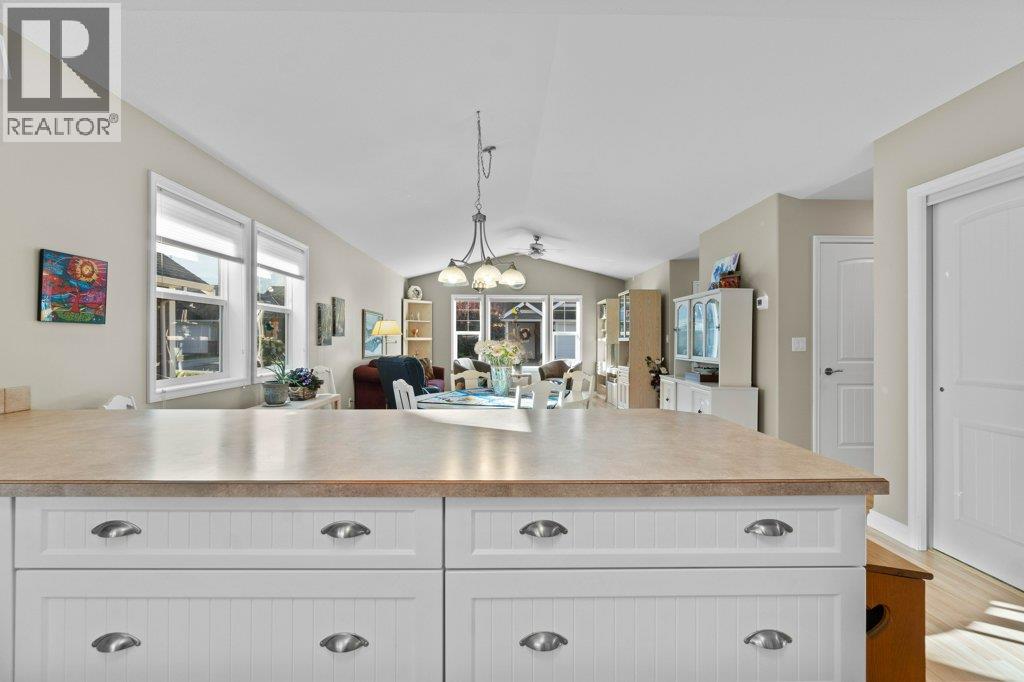 3 1231 10 Street Southwest, Salmon Arm