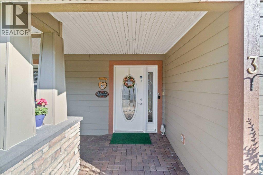 3 1231 10 Street Southwest, Salmon Arm