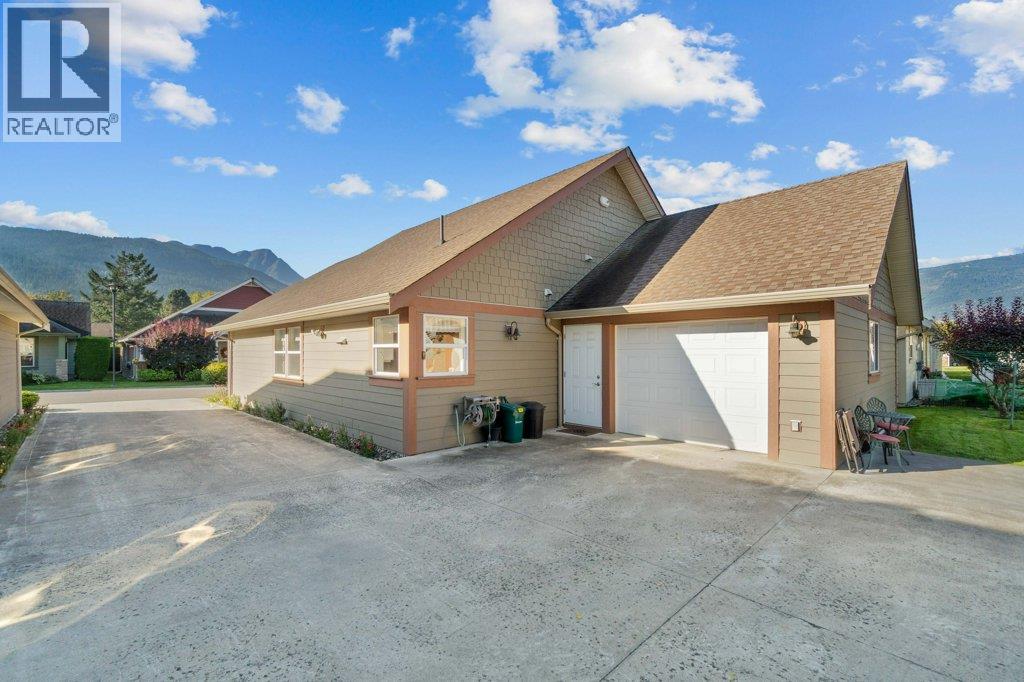 3 1231 10 Street Southwest, Salmon Arm