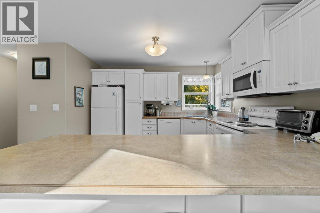 3 1231 10 Street Southwest, Salmon Arm