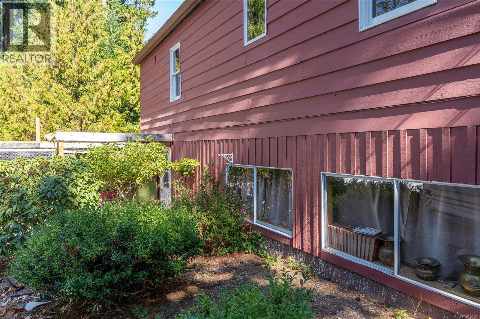 918 walfred Rd, Langford