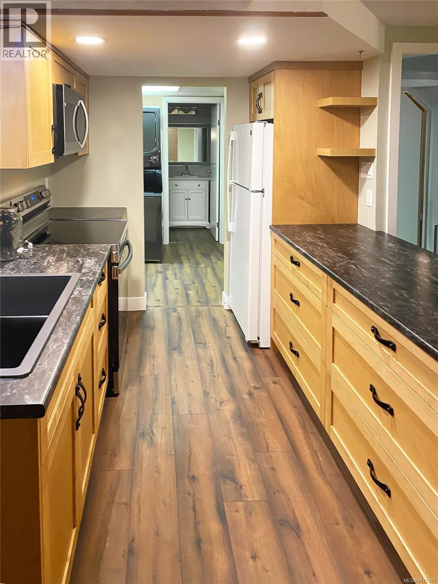 918 walfred Rd, Langford