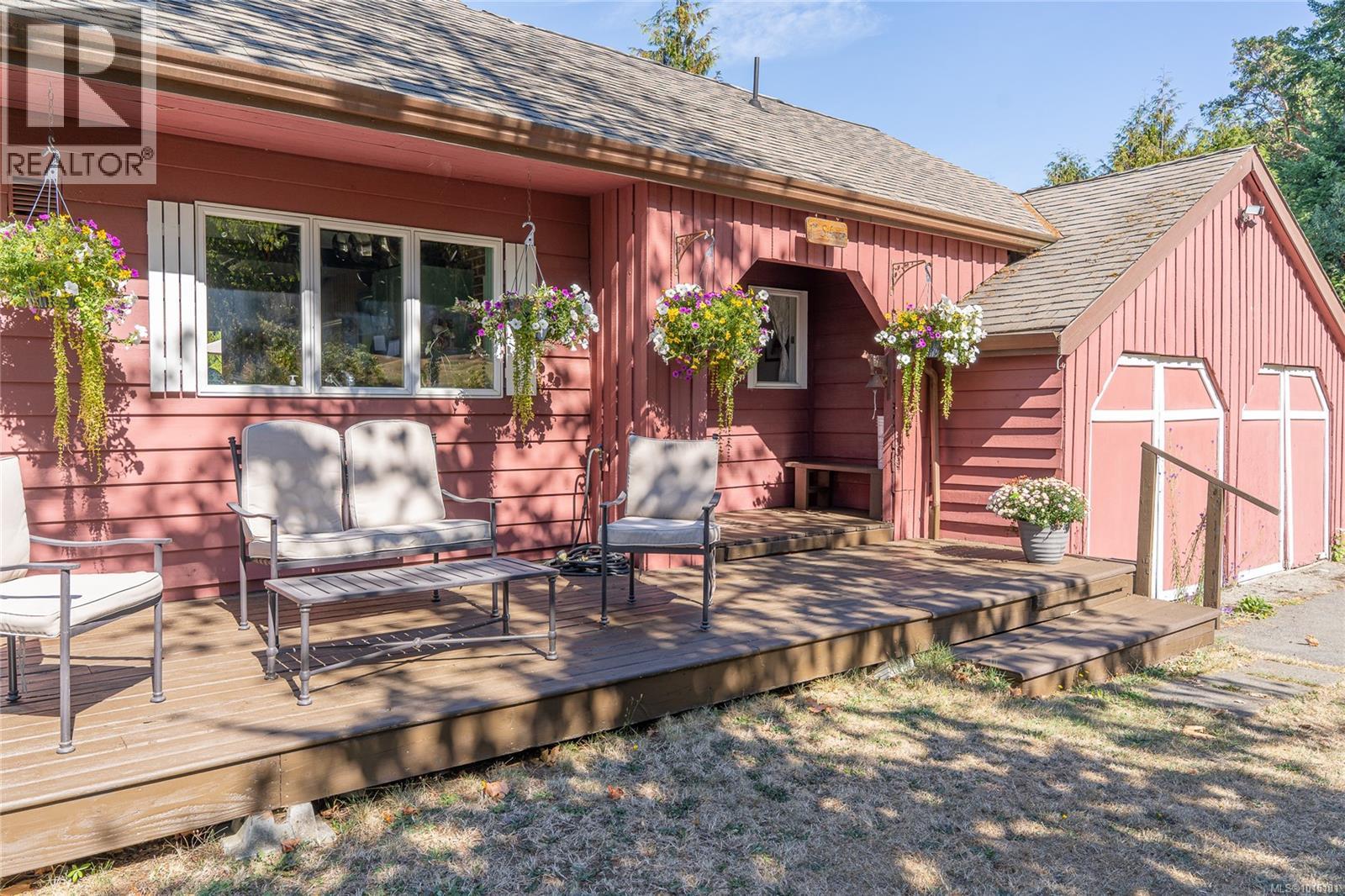 918 walfred Rd, Langford