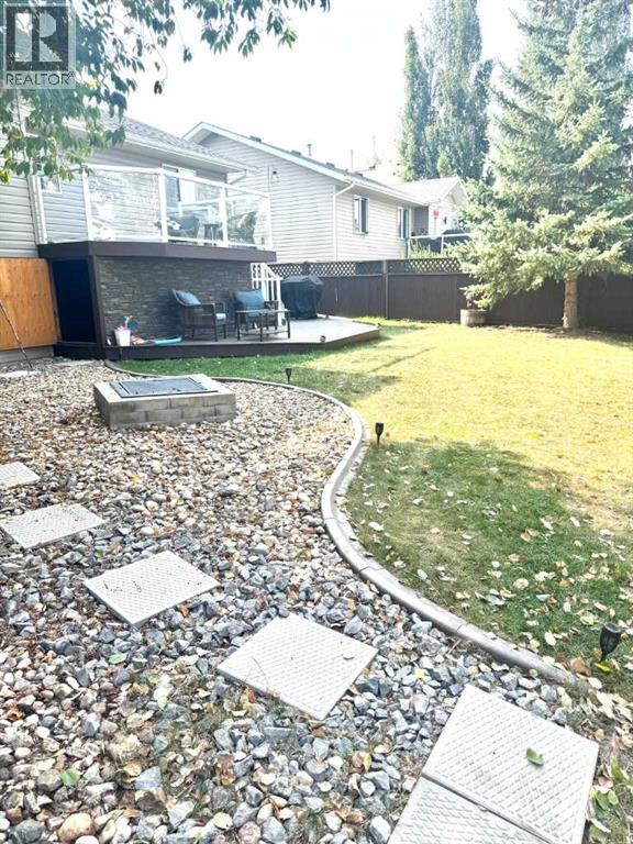 6 Royal Crescent, Lacombe