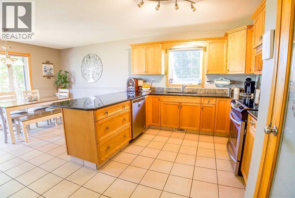 6 Royal Crescent, Lacombe