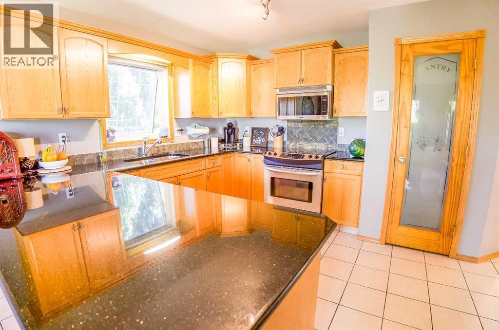 6 Royal Crescent, Lacombe