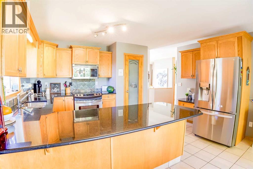 6 Royal Crescent, Lacombe