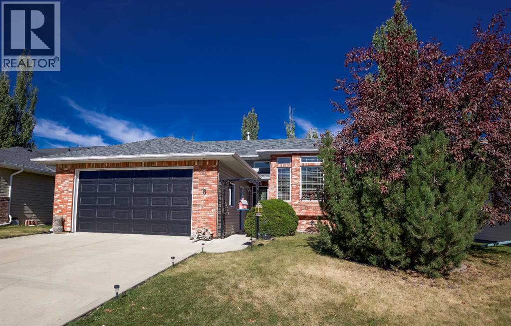 6 Royal Crescent, Lacombe