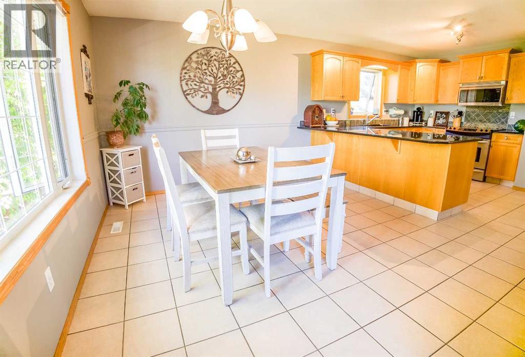 6 Royal Crescent, Lacombe