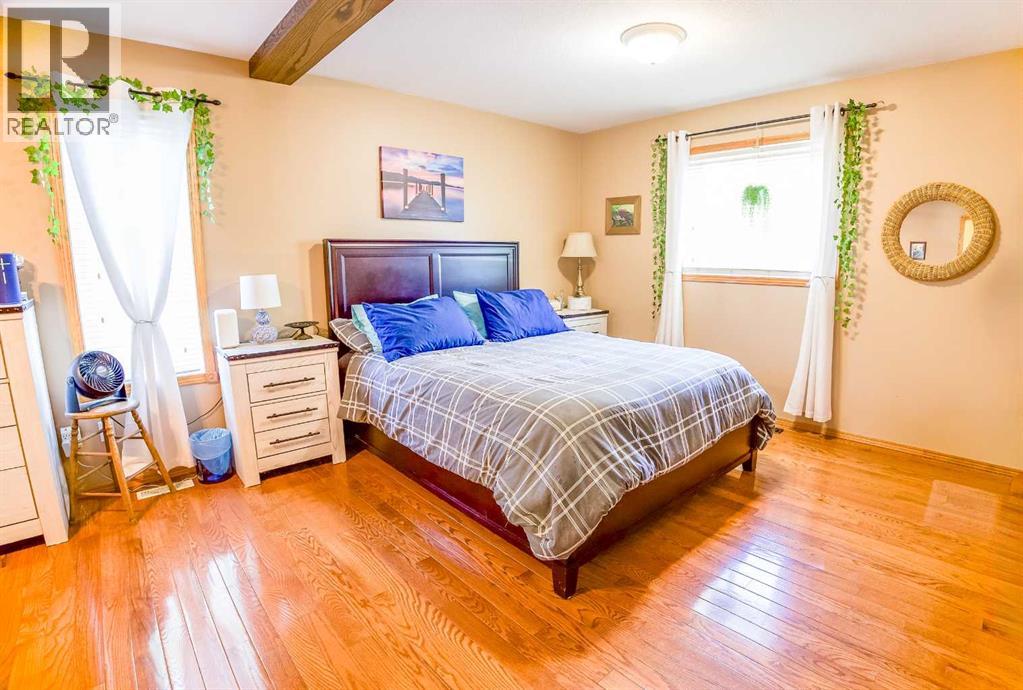 6 Royal Crescent, Lacombe