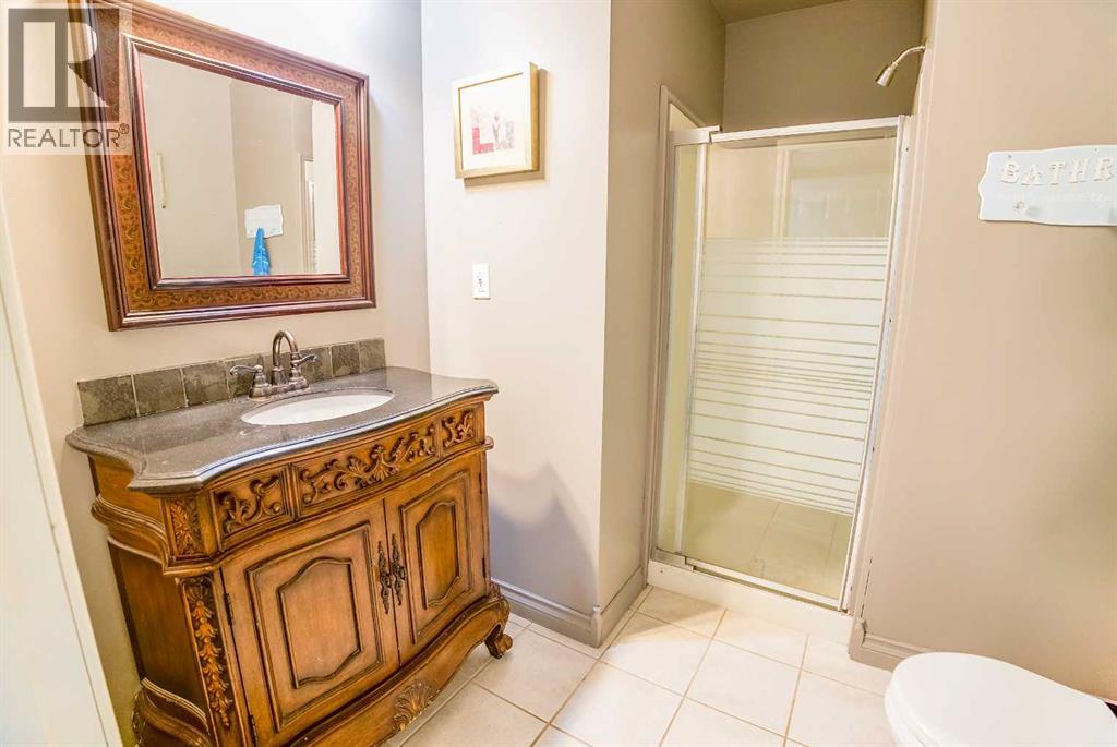6 Royal Crescent, Lacombe