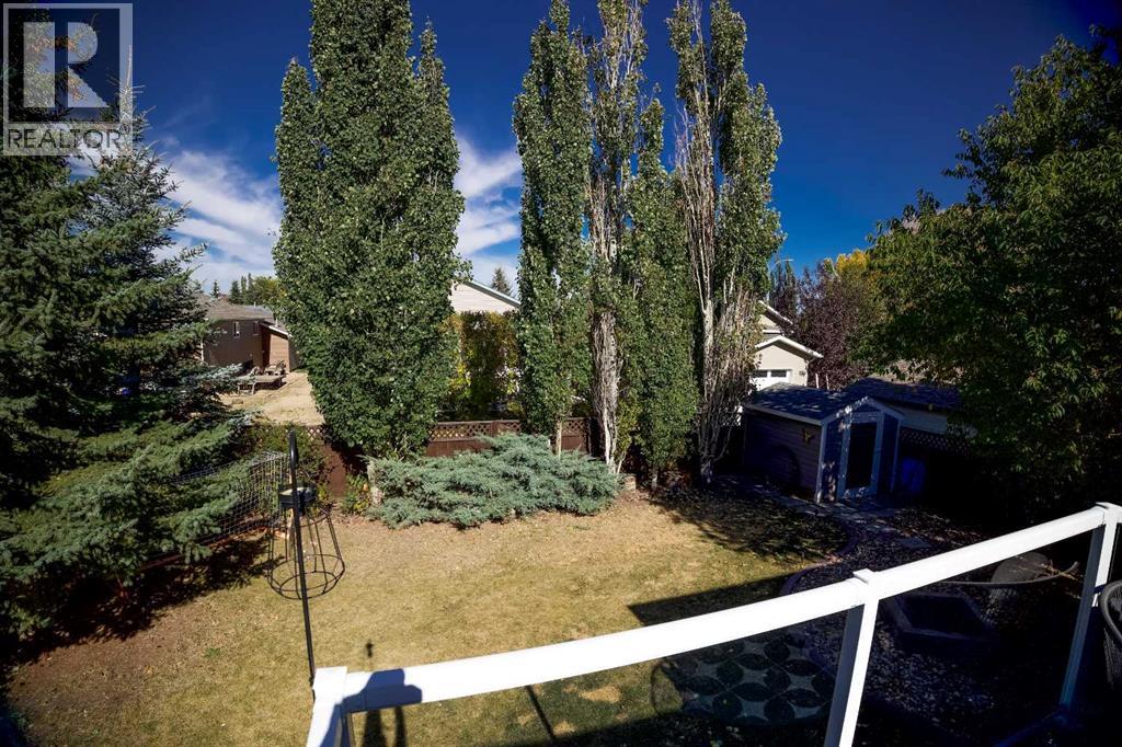 6 Royal Crescent, Lacombe