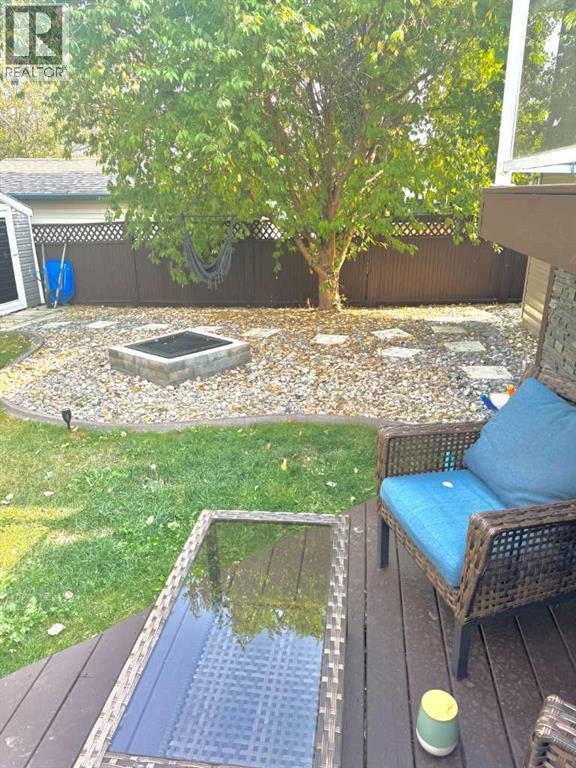 6 Royal Crescent, Lacombe