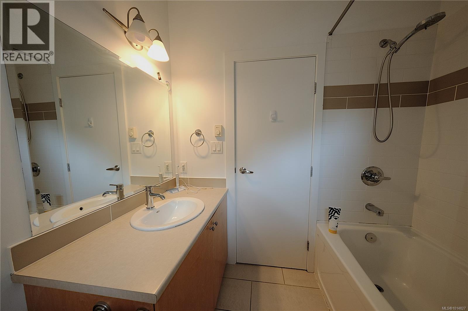 204 591 Pfeiffer Cres, Tofino