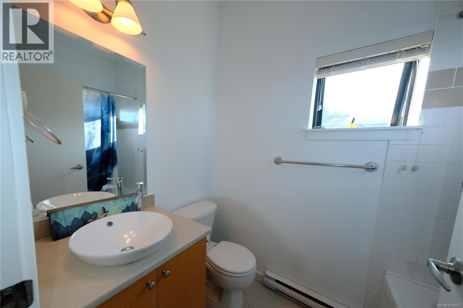 204 591 Pfeiffer Cres, Tofino