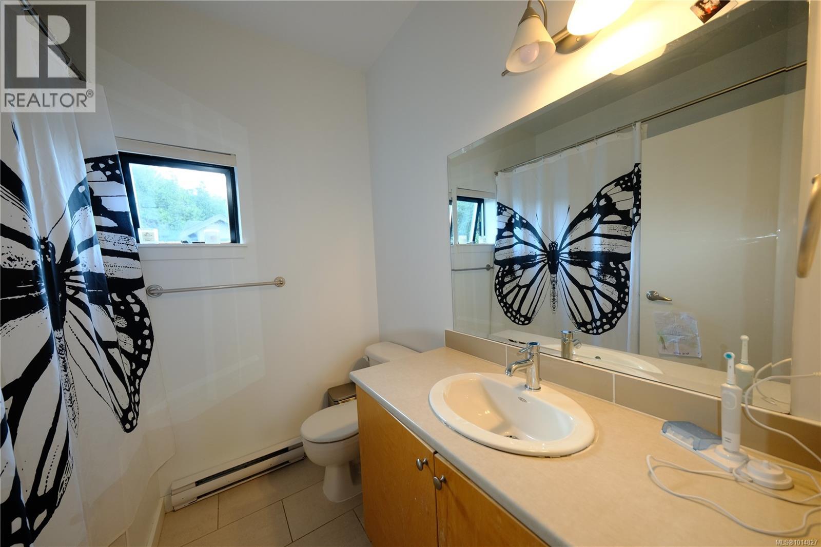 204 591 Pfeiffer Cres, Tofino