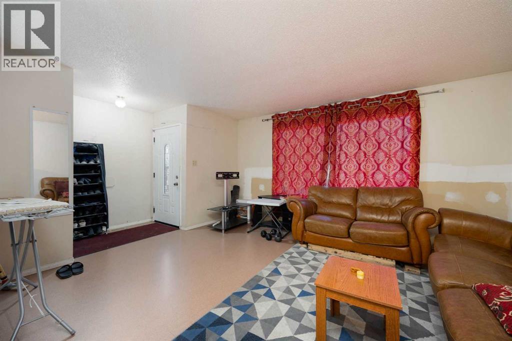 9907 GORDON, Fort McMurray