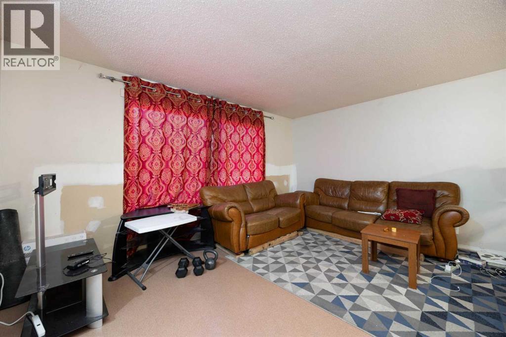 9907 GORDON, Fort McMurray