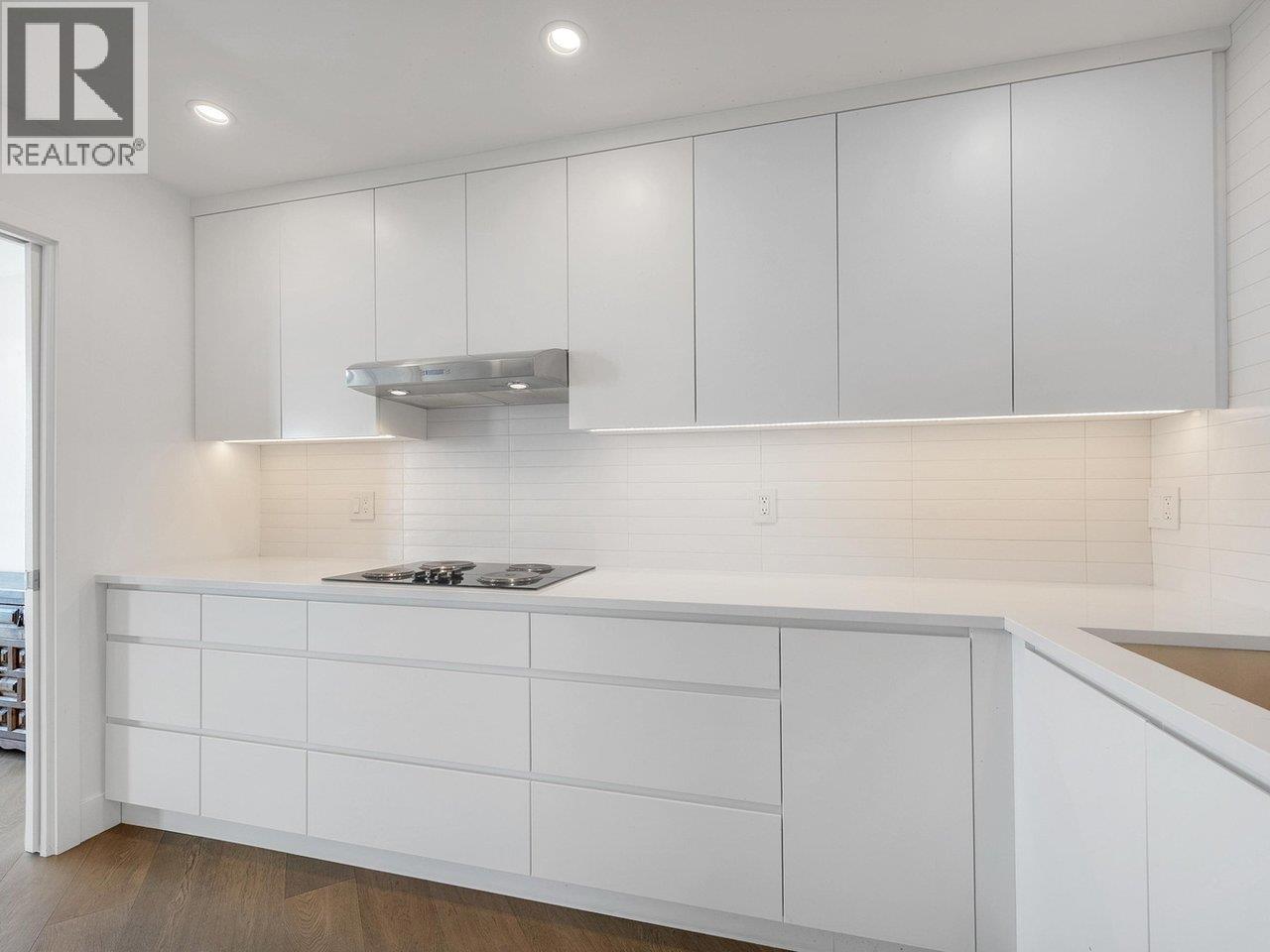 203 2190 ARGYLE AVENUE, West Vancouver