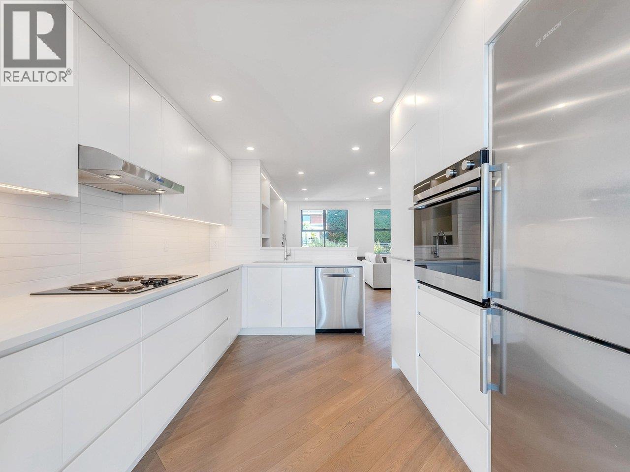 203 2190 ARGYLE AVENUE, West Vancouver