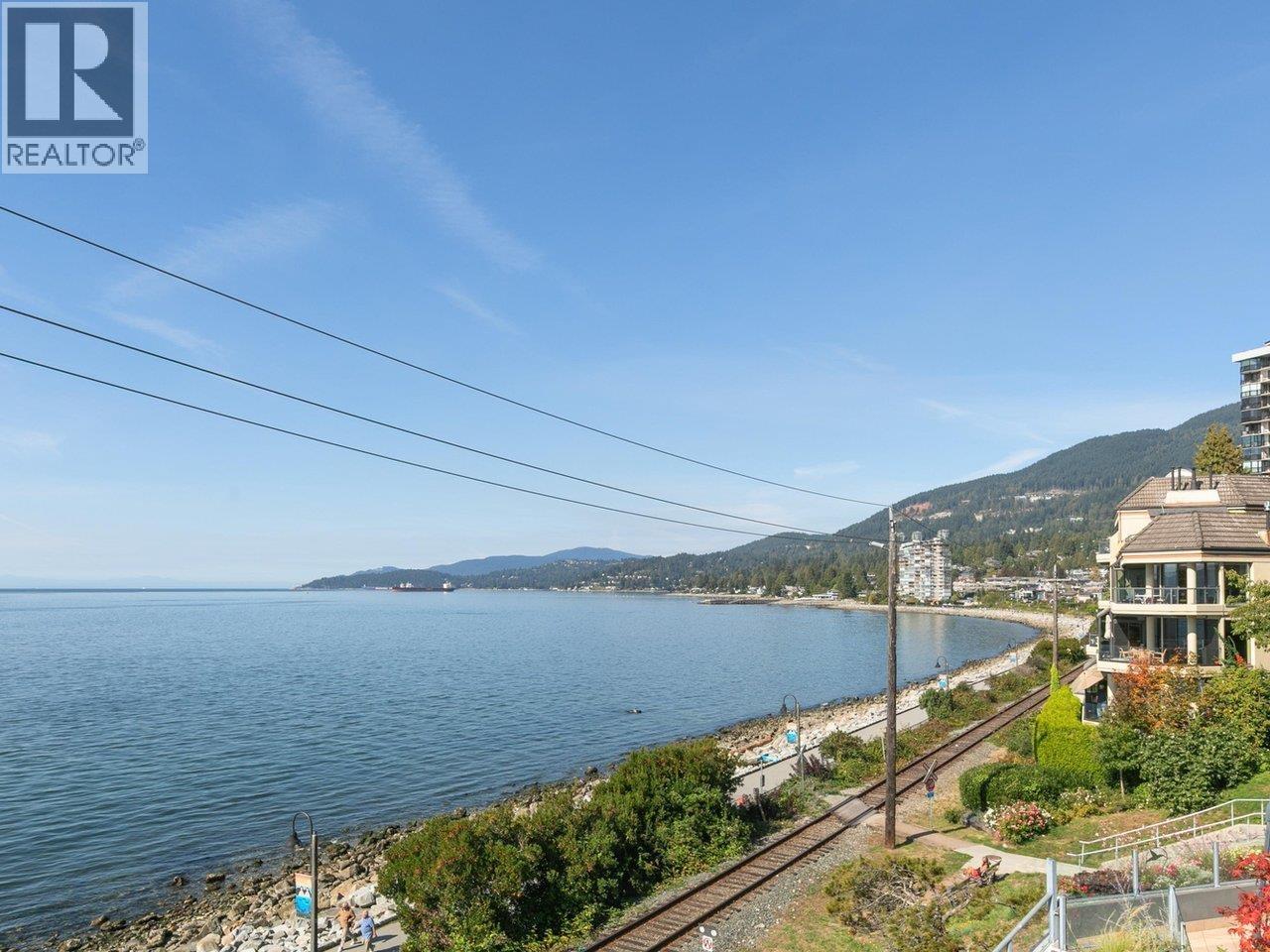 203 2190 ARGYLE AVENUE, West Vancouver