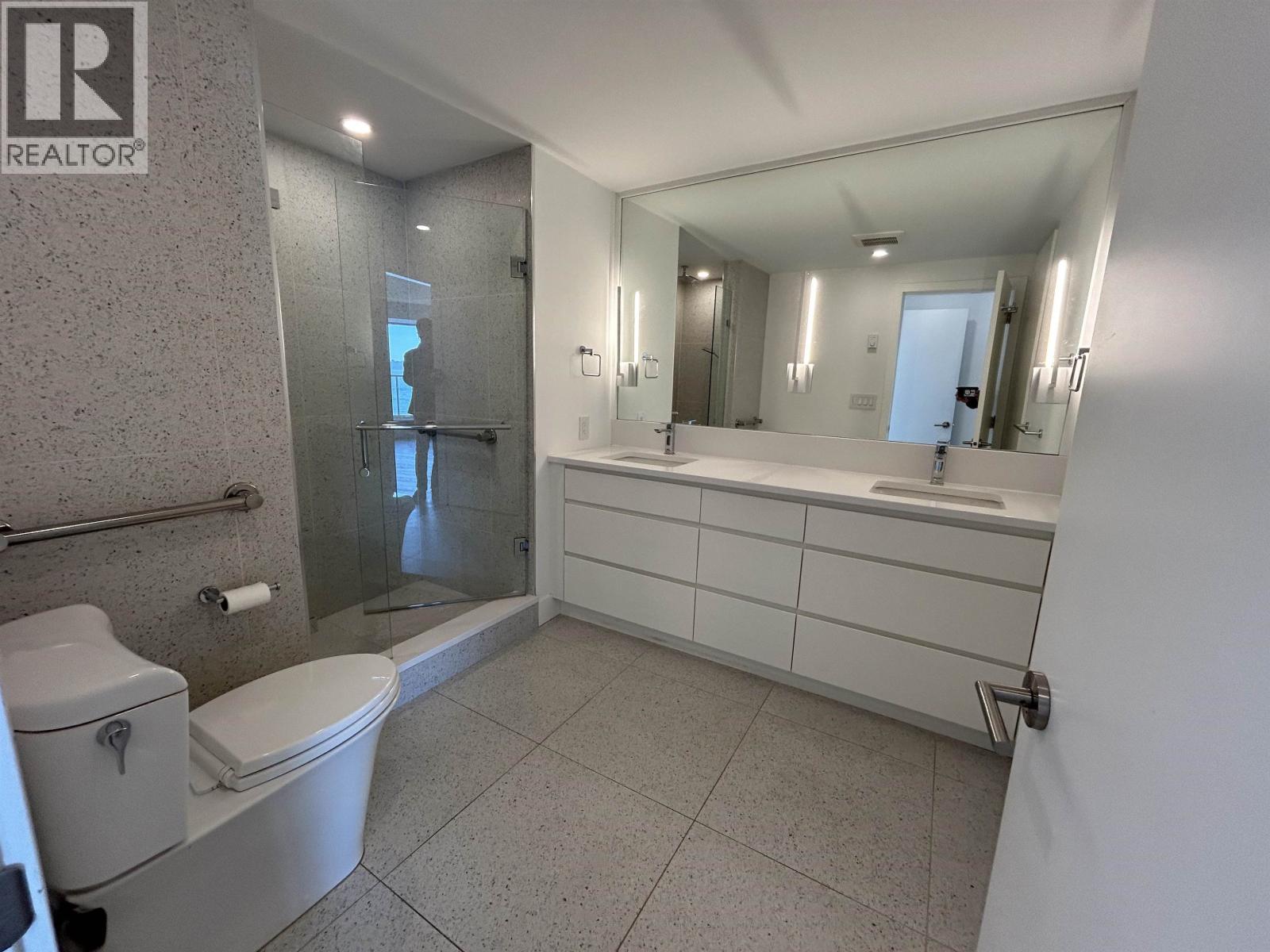 203 2190 ARGYLE AVENUE, West Vancouver