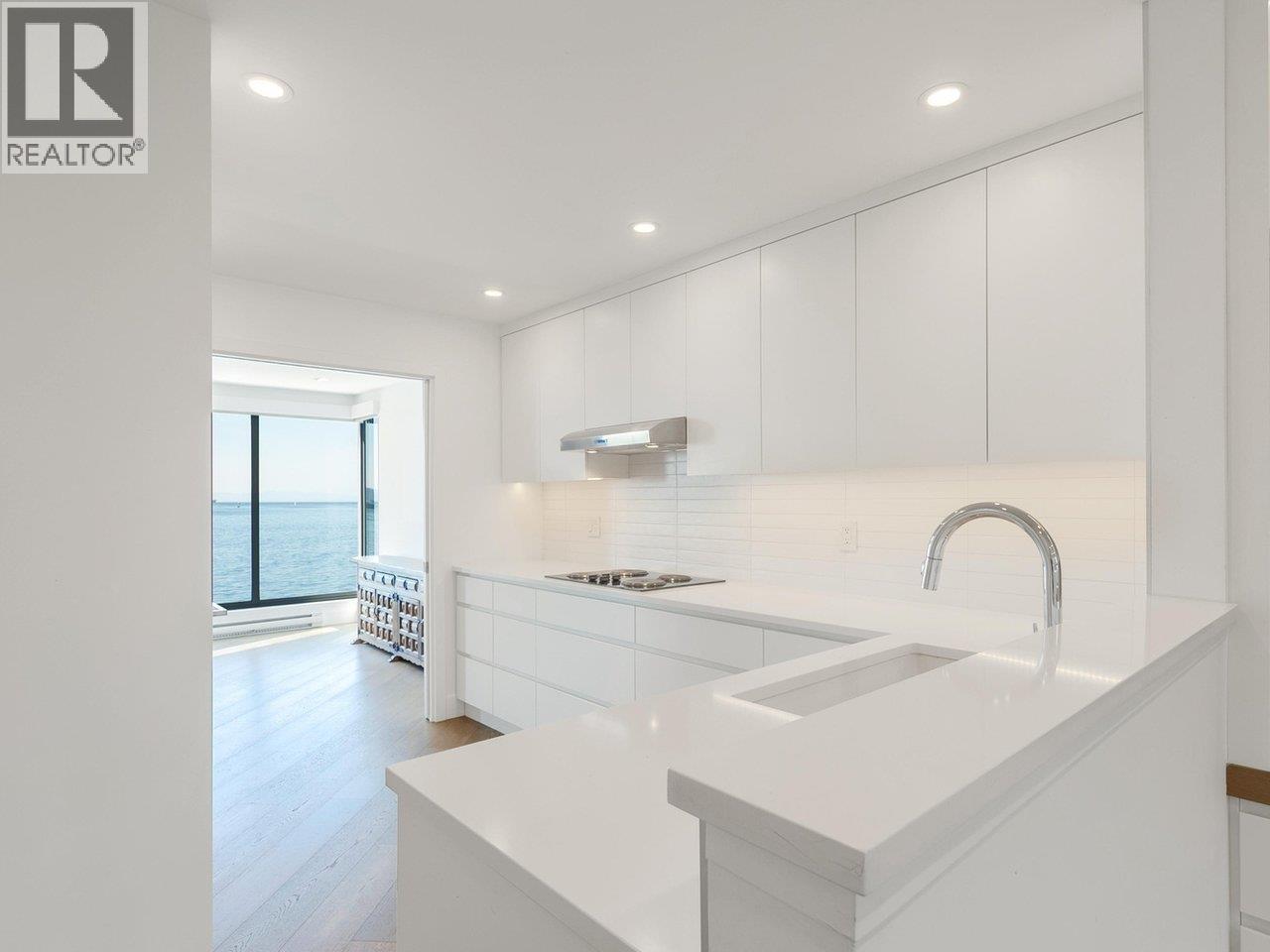 203 2190 ARGYLE AVENUE, West Vancouver