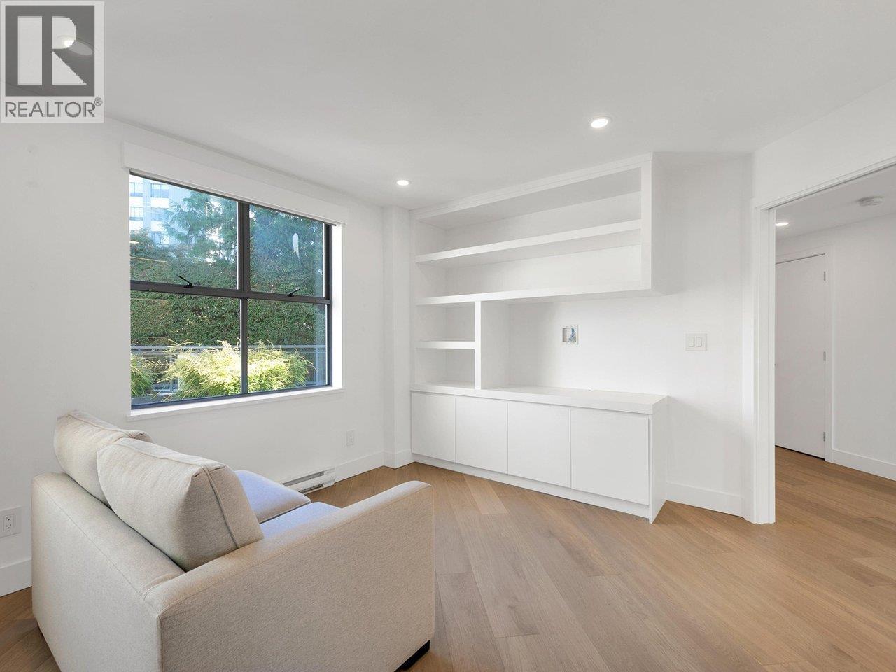 203 2190 ARGYLE AVENUE, West Vancouver