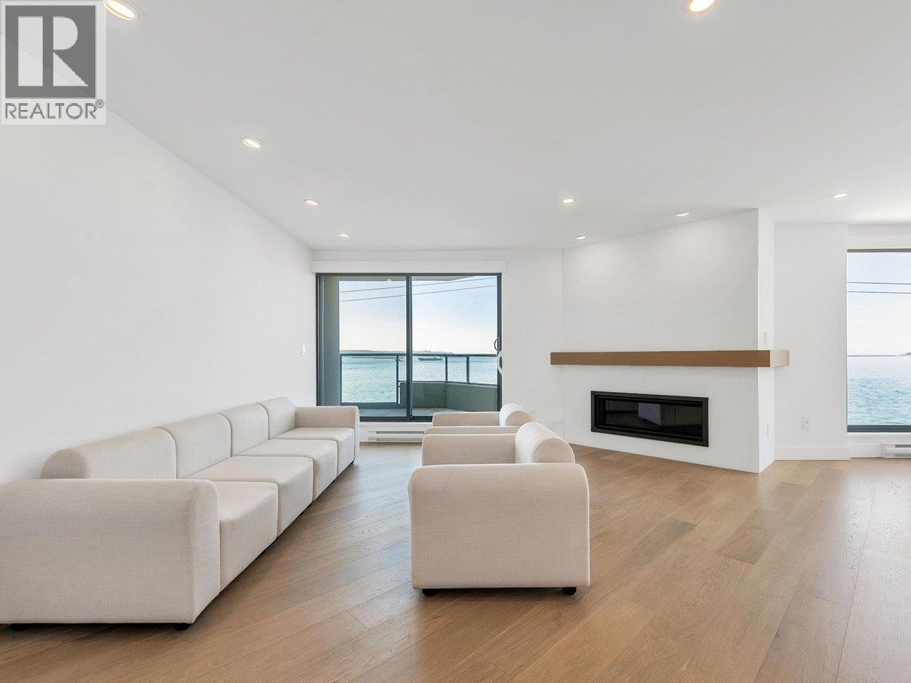 203 2190 ARGYLE AVENUE, West Vancouver