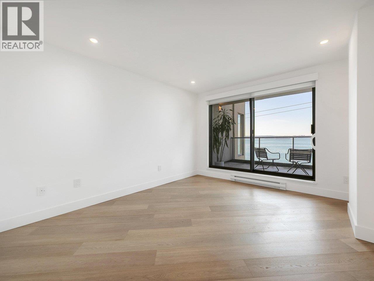203 2190 ARGYLE AVENUE, West Vancouver