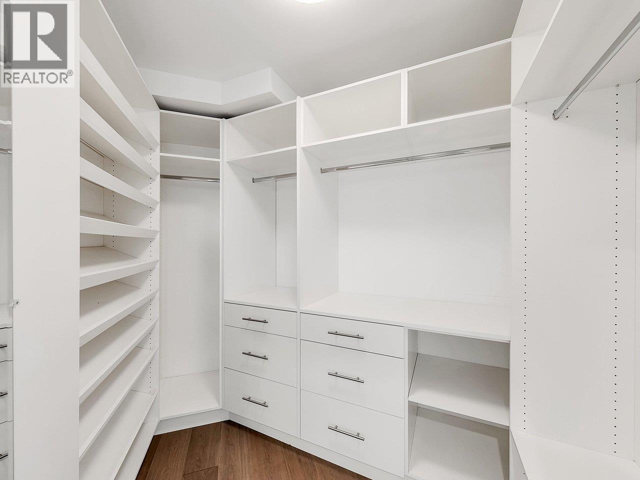 203 2190 ARGYLE AVENUE, West Vancouver