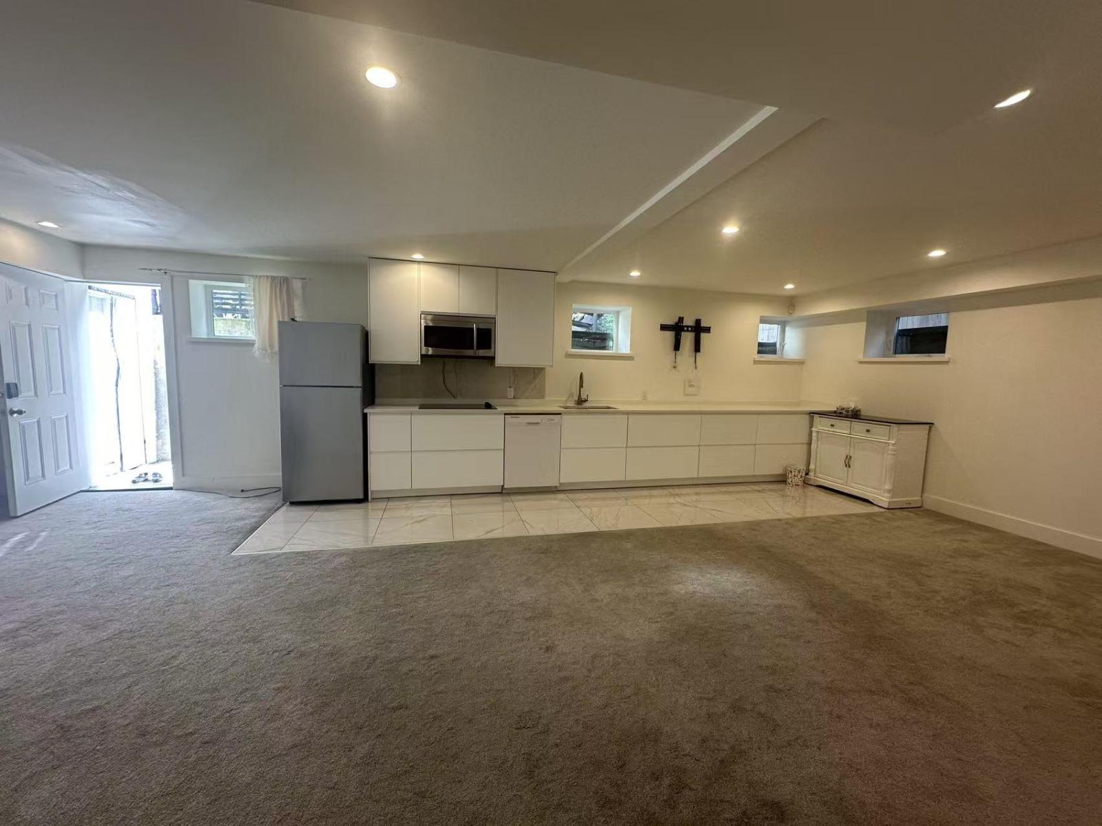 1525 KING GEORGE BLVD, Surrey