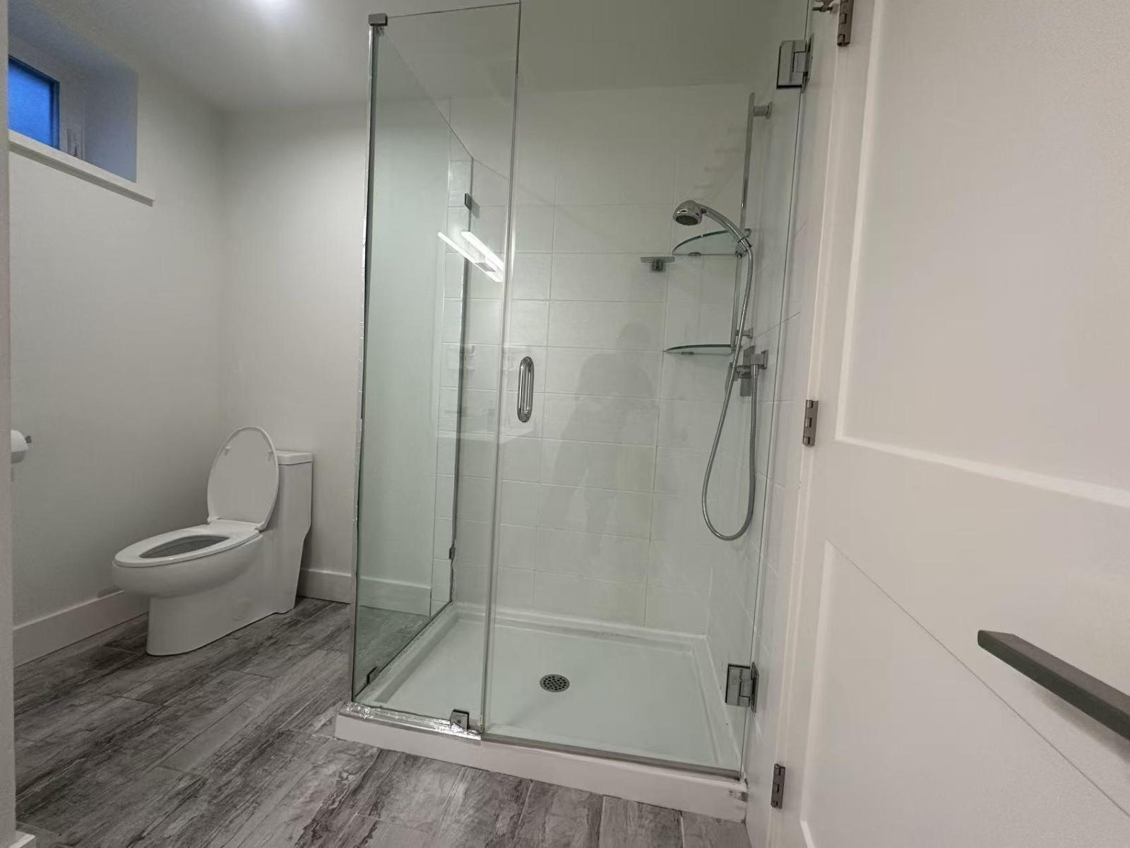1525 KING GEORGE BLVD, Surrey