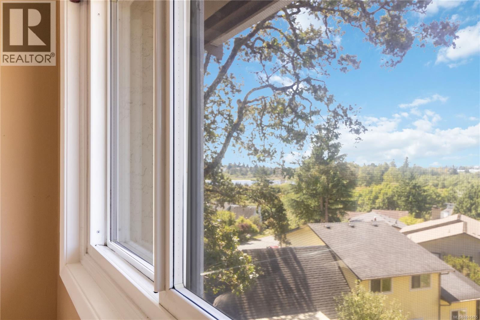 24 3981 Nelthorpe St, Saanich