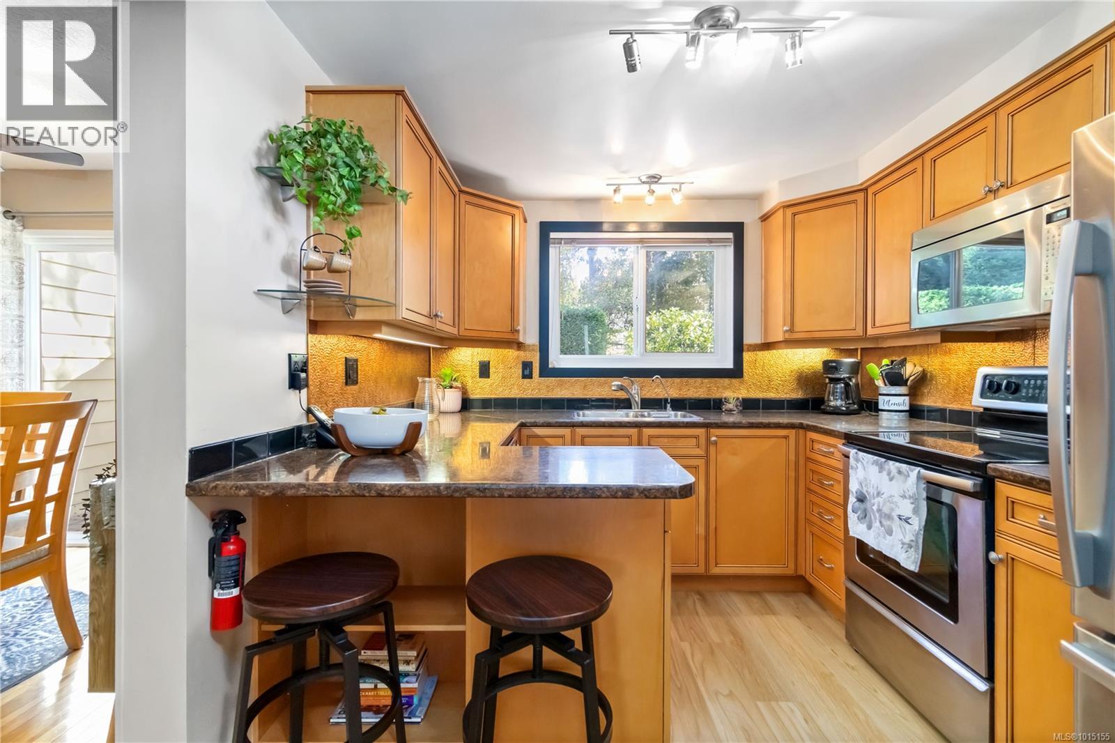 24 3981 Nelthorpe St, Saanich