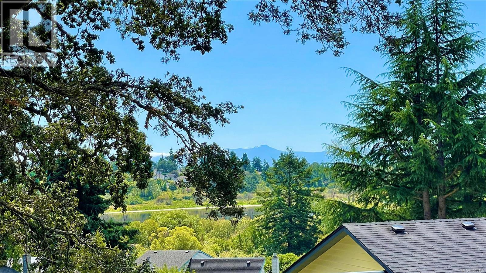 24 3981 Nelthorpe St, Saanich