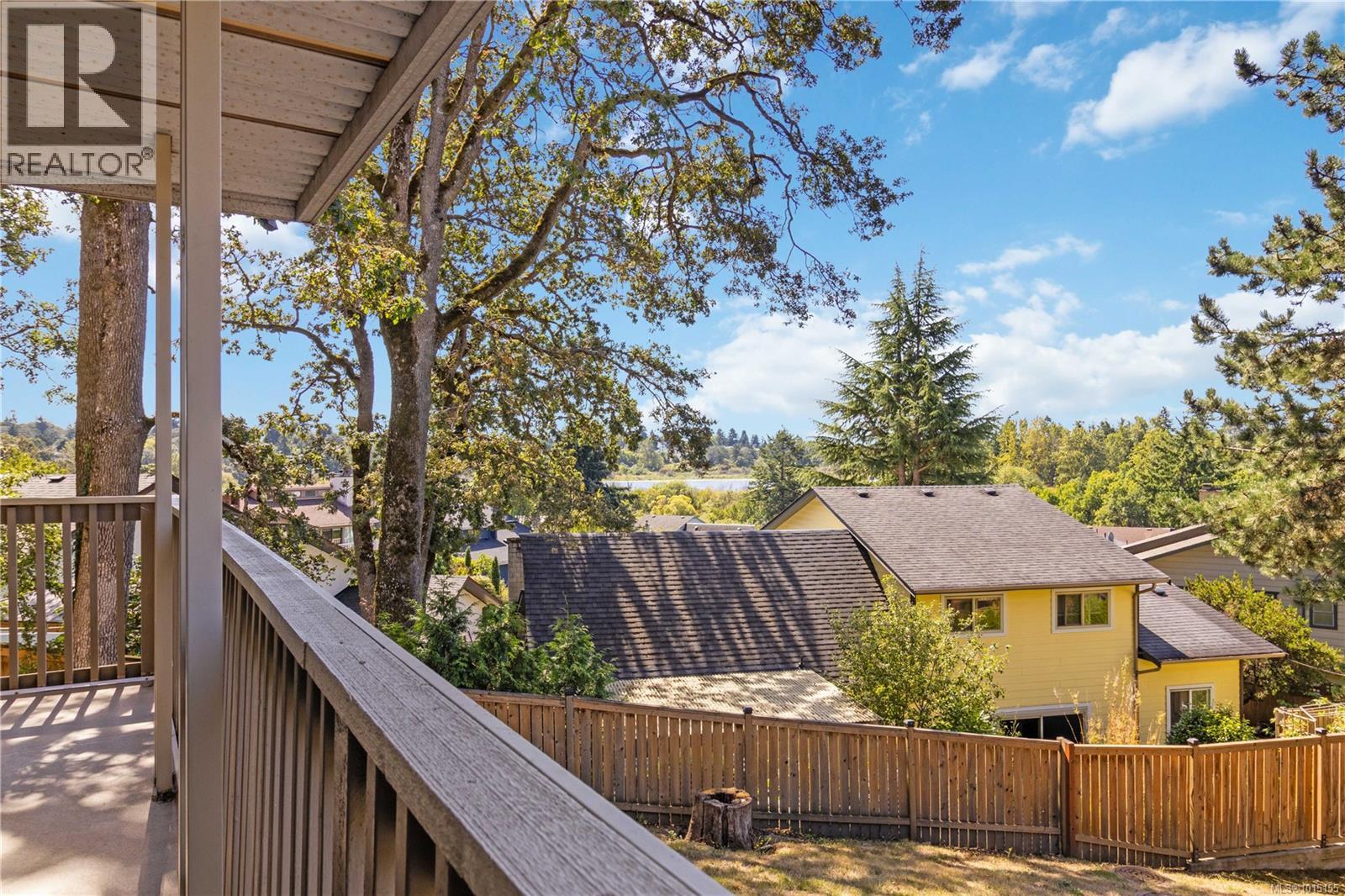24 3981 Nelthorpe St, Saanich