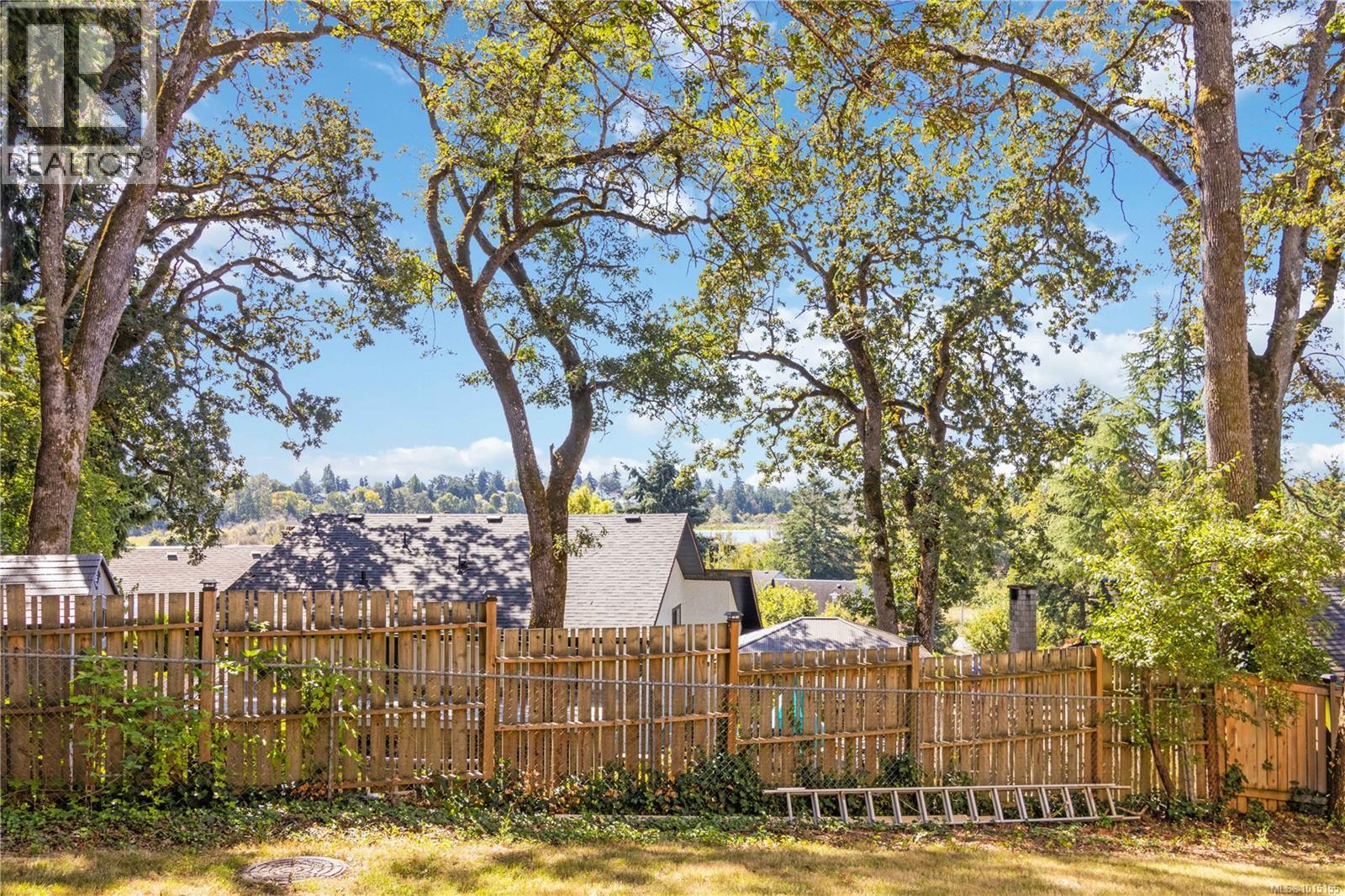 24 3981 Nelthorpe St, Saanich