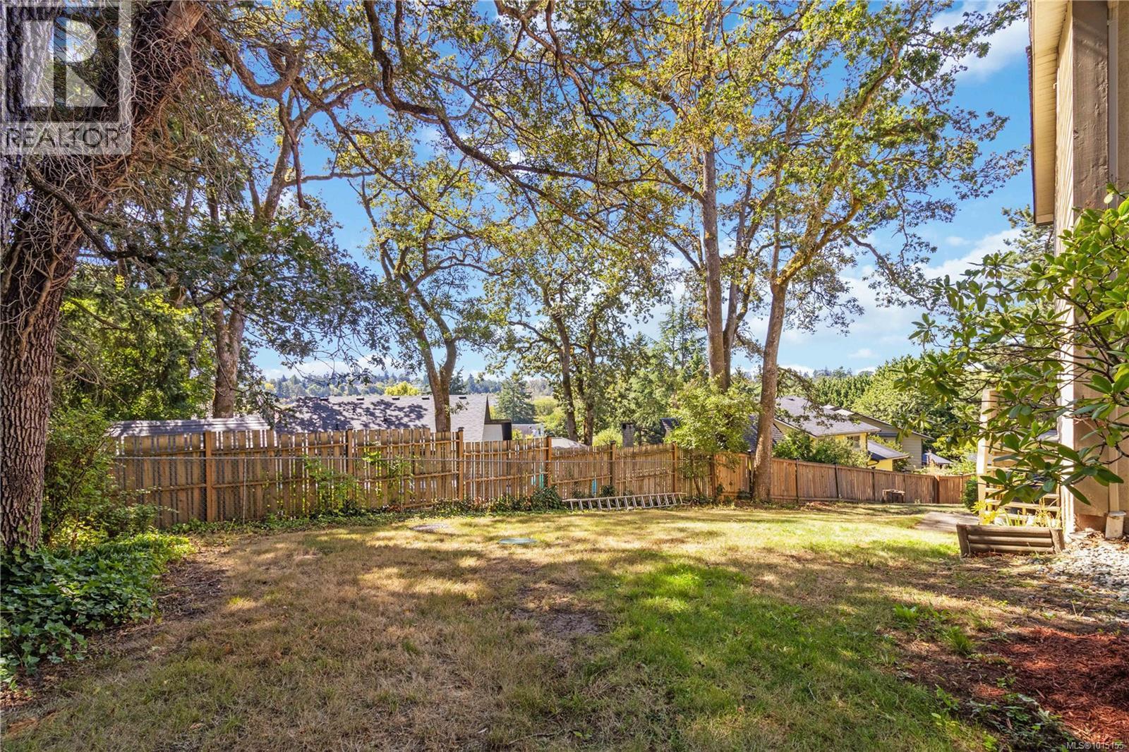 24 3981 Nelthorpe St, Saanich
