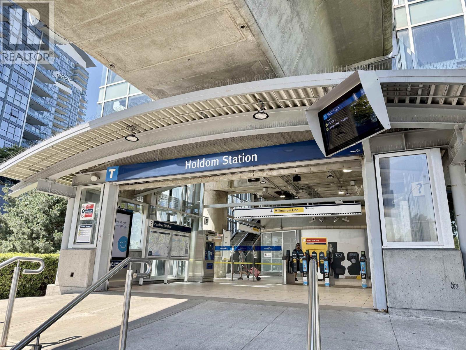 5642 BROADWAY, Burnaby