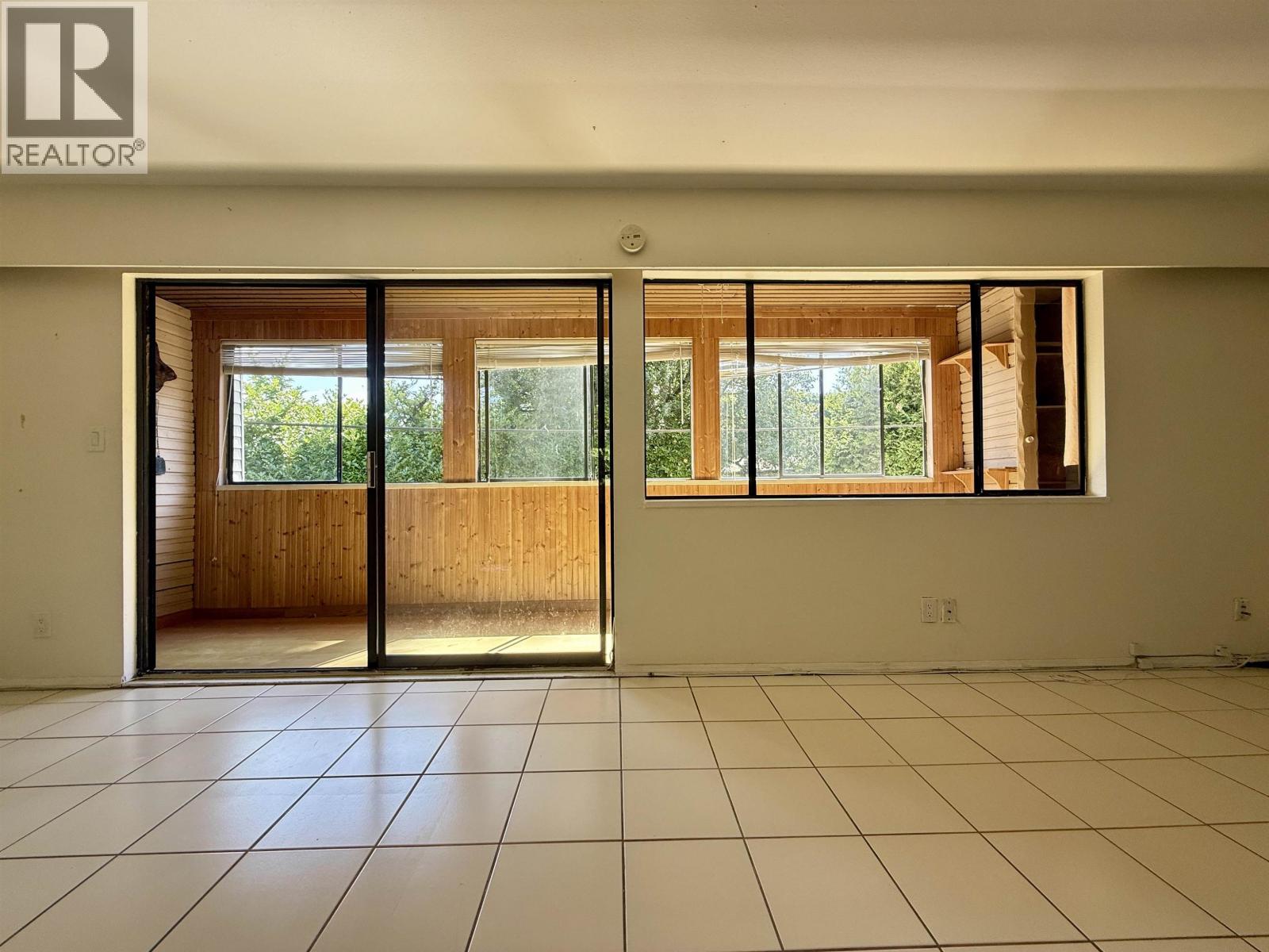 5642 BROADWAY, Burnaby