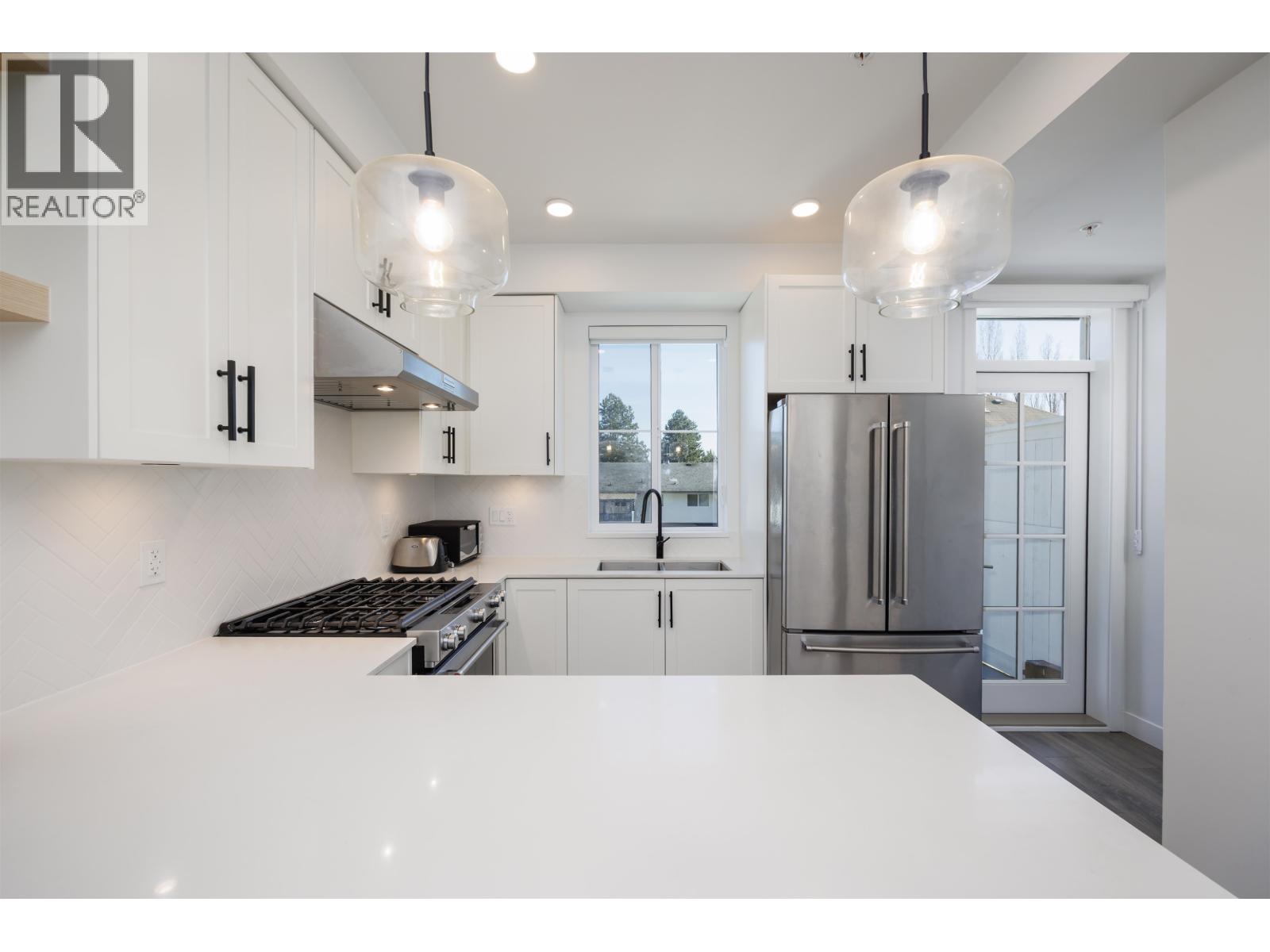 119 707 ROBINSON STREET, Coquitlam